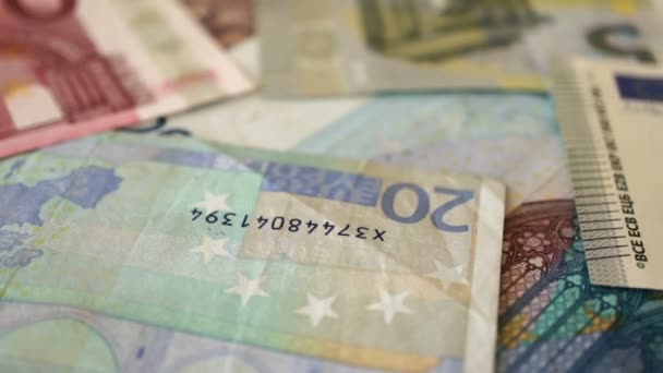 Euro bankovky a slovo daně — Stock video