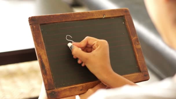 Mujer escribiendo palabra Éxito — Vídeos de Stock