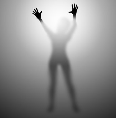 cam perde arkasında bir kadın silueti