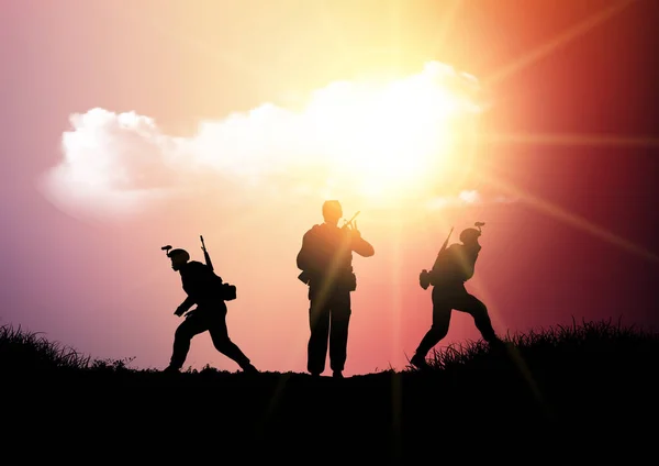 日没の風景の中でパトロール中の兵士のシルエット — ストックベクタ