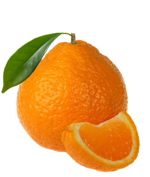 Mandarin. Tangerine med leaf isolerad på vit. — Stockfoto