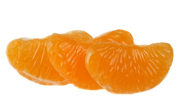 Fetta di mandarino su fondo bianco — Foto Stock
