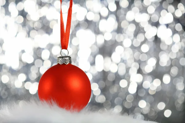 Palla di Natale su sfondo astratto — Foto Stock