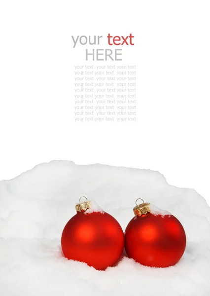 Kerstdecoratie met echte sneeuw, geïsoleerd op een witte pagina — Stockfoto
