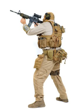 asker tüfeği beyaz zemin üzerine