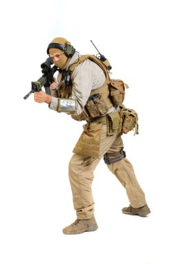 asker tüfeği beyaz zemin üzerine