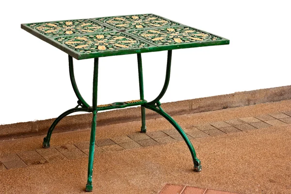 Een klassieke metalen tafel — Stockfoto