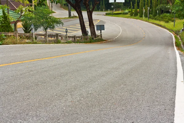 空の道路のカーブ — ストック写真