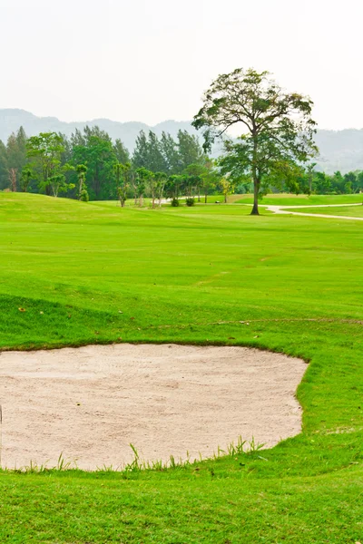 Bunker de arena y verde — Foto de Stock