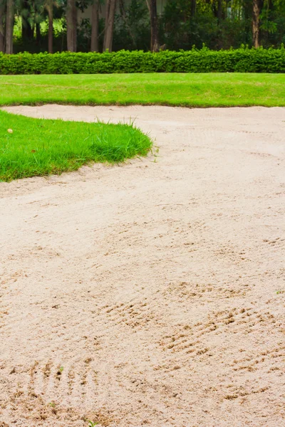 Grün- und Sandbunker — Stockfoto