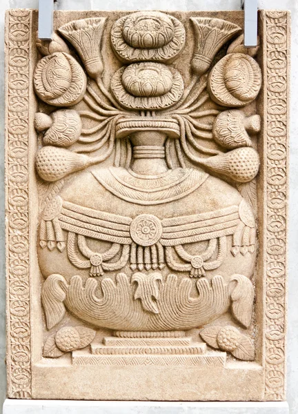 Buddhistiska sten carving — Stockfoto