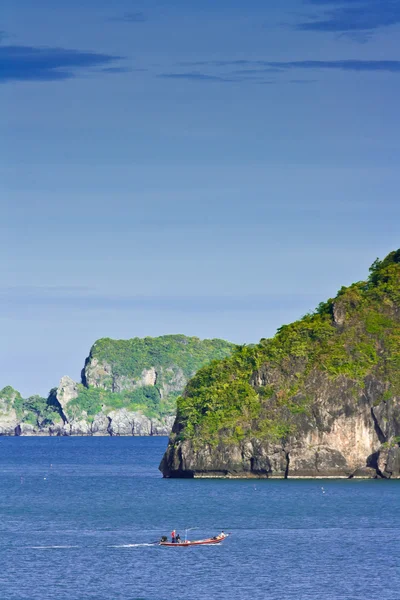 Baai met vissersboten — Stockfoto