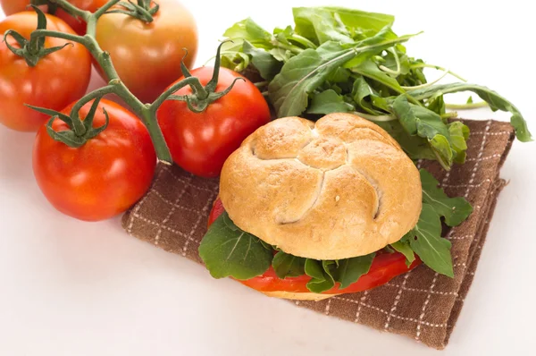 Sandwich with tomatoes and arugula — Stock Photo, Image