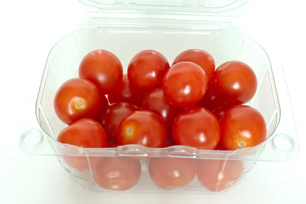 樱桃西红柿入一个塑料容器. — 图库照片