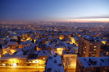 günbatımı üzerinde Belgrad kar ile kaplı