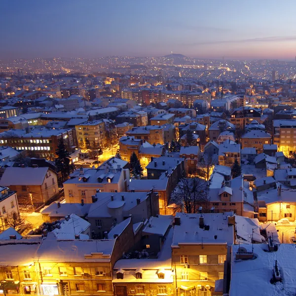 Ηλιοβασίλεμα πάνω από το Βελιγράδι σκεπάζεται από τα χιόνια — Φωτογραφία Αρχείου