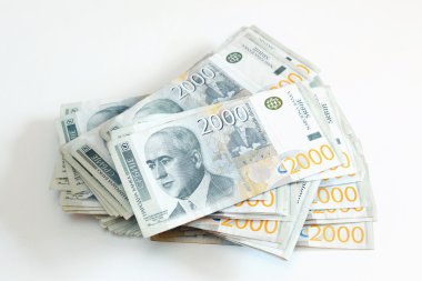 Sırp para birimi - 2000 Dinarı banknotların bir yığın