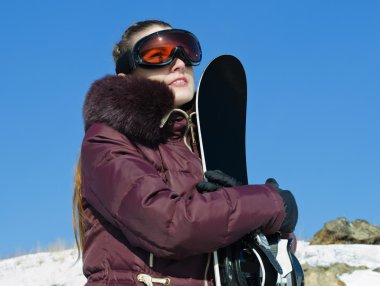 snowboard genç kadınla