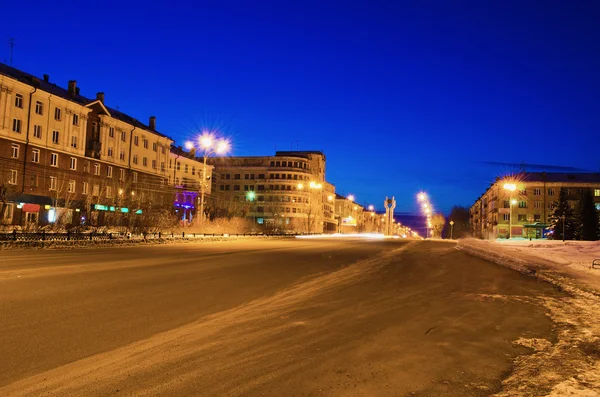 Rue d'une ville nocturne — Photo