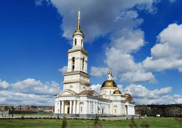 Catedral de Spaso-Preobrazhenskiy en la ciudad de Nevyansk, Rusia — Foto de Stock
