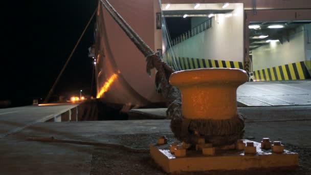 Ferry atracado en la noche — Vídeos de Stock