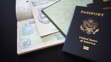 Pasaportlar ve seyahat belgeleri