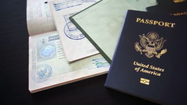 Pasaportes y documentos de viaje — Vídeos de Stock