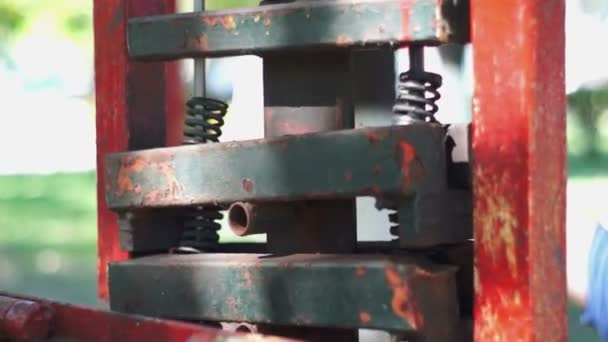 Antika egzersiz makinesi dolly — Stok video