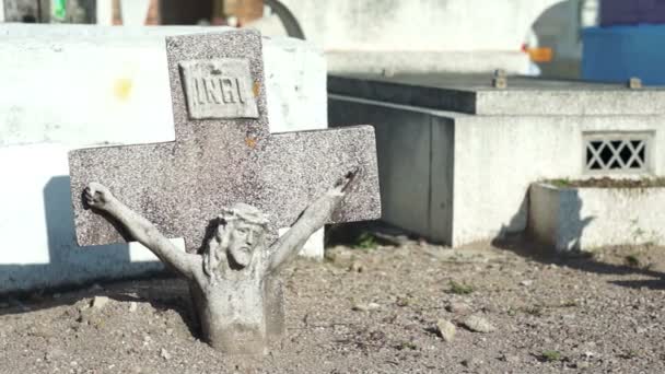 Jesus Cruz enterrado Dolly — Vídeo de Stock