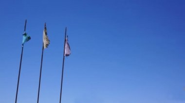 uzun eski bayraklar düzensiz