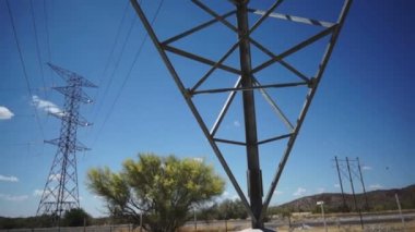 elektrik direkleri pan yukarı