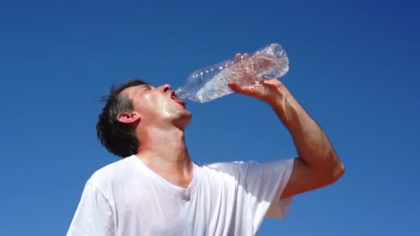 Male Drinking Refreshing Water — Stock Video