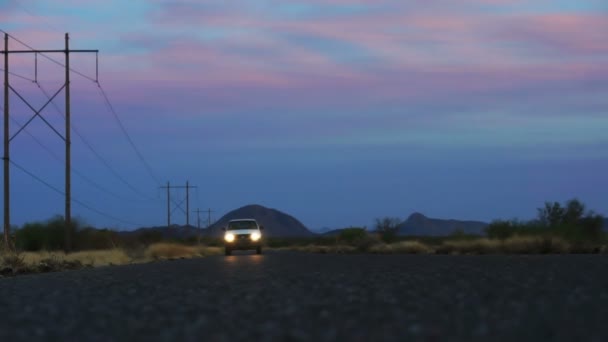 Von entgegenkommendem Lastwagen überfahren — Stockvideo