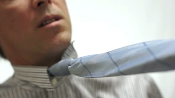 Podnikatel kravatu tahání perspektiva — Stock video