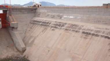 su dam sel kapıları pan