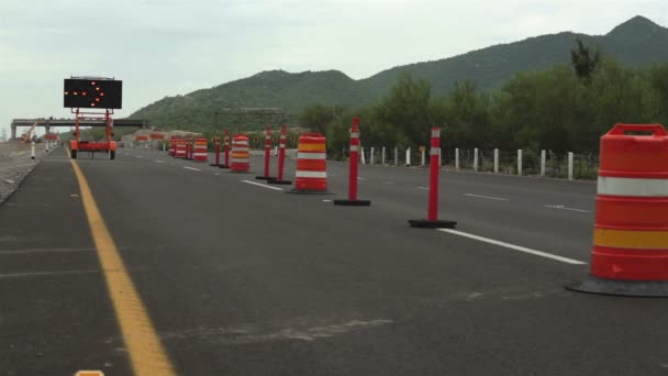 Detour Sign Construction Pylons Long — Vídeo de Stock