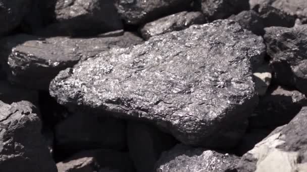 Carbon Graphite Ore Tilt Up — Stock Video