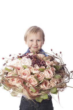 erkek çiçek buketi ile