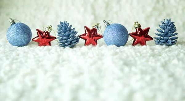 Fila de elementos de decoração vermelho e azul — Fotografia de Stock