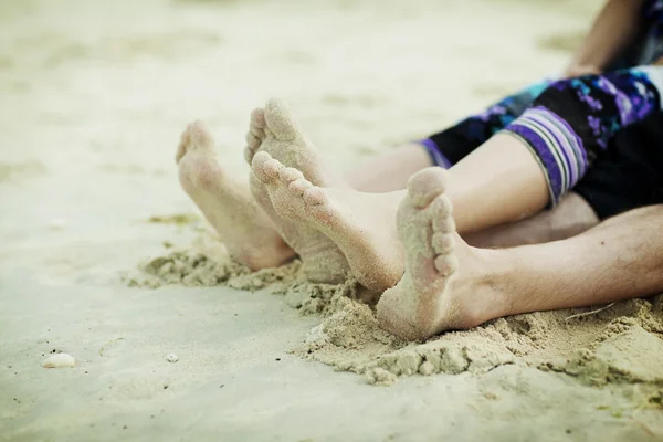 Couple on the beach — Stock Photo, Image