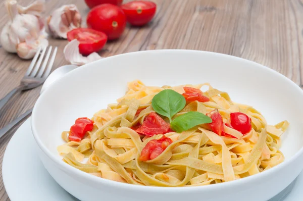 Pasta With Garlic and Tomatoes — Stock Photo, Image