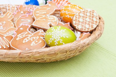 Paskalya gingerbreads ve yumurta