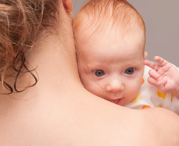 Mother Holding Newborn Baby — Stock Photo, Image