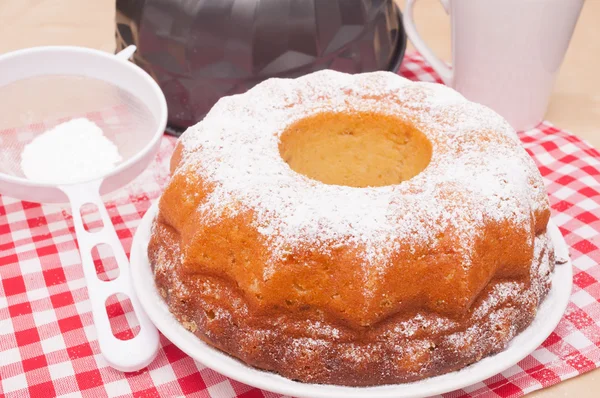 Gugelhupf backen — Stockfoto