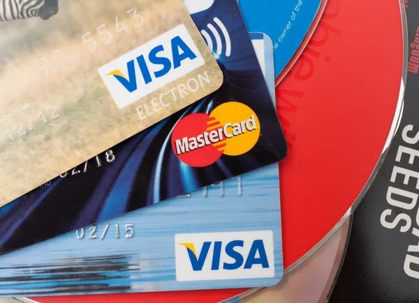 Кредитні картки та компакт-диски cd — стокове фото