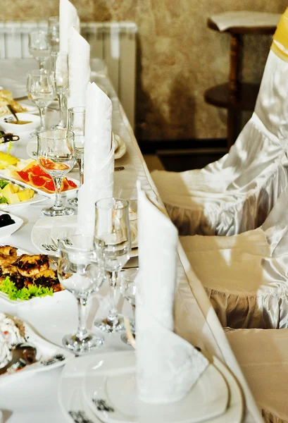 Mesa de banquetes no restaurante — Fotografia de Stock