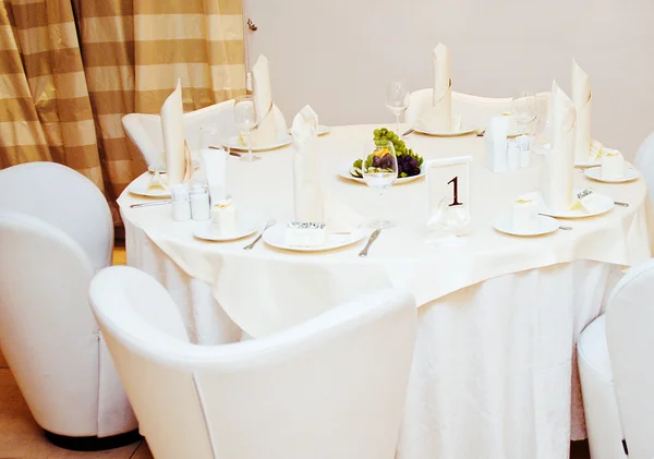 Una foto de mesa de boda vacía — Foto de Stock