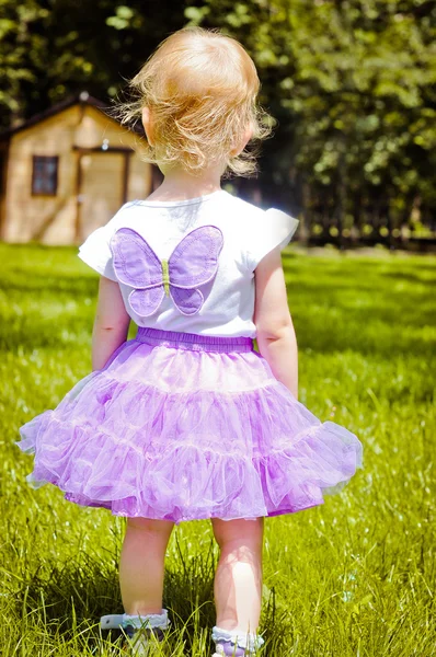 Niño con traje de mariposa —  Fotos de Stock