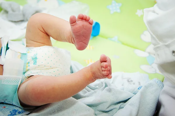 甘い小さな新生児の足のクローズ アップ — ストック写真