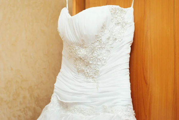 Vestido de novia blanco —  Fotos de Stock